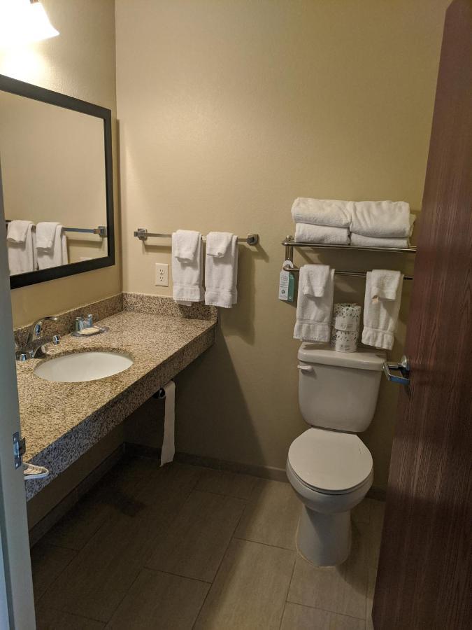 Cobblestone Inn & Suites-Winterset Exterior foto